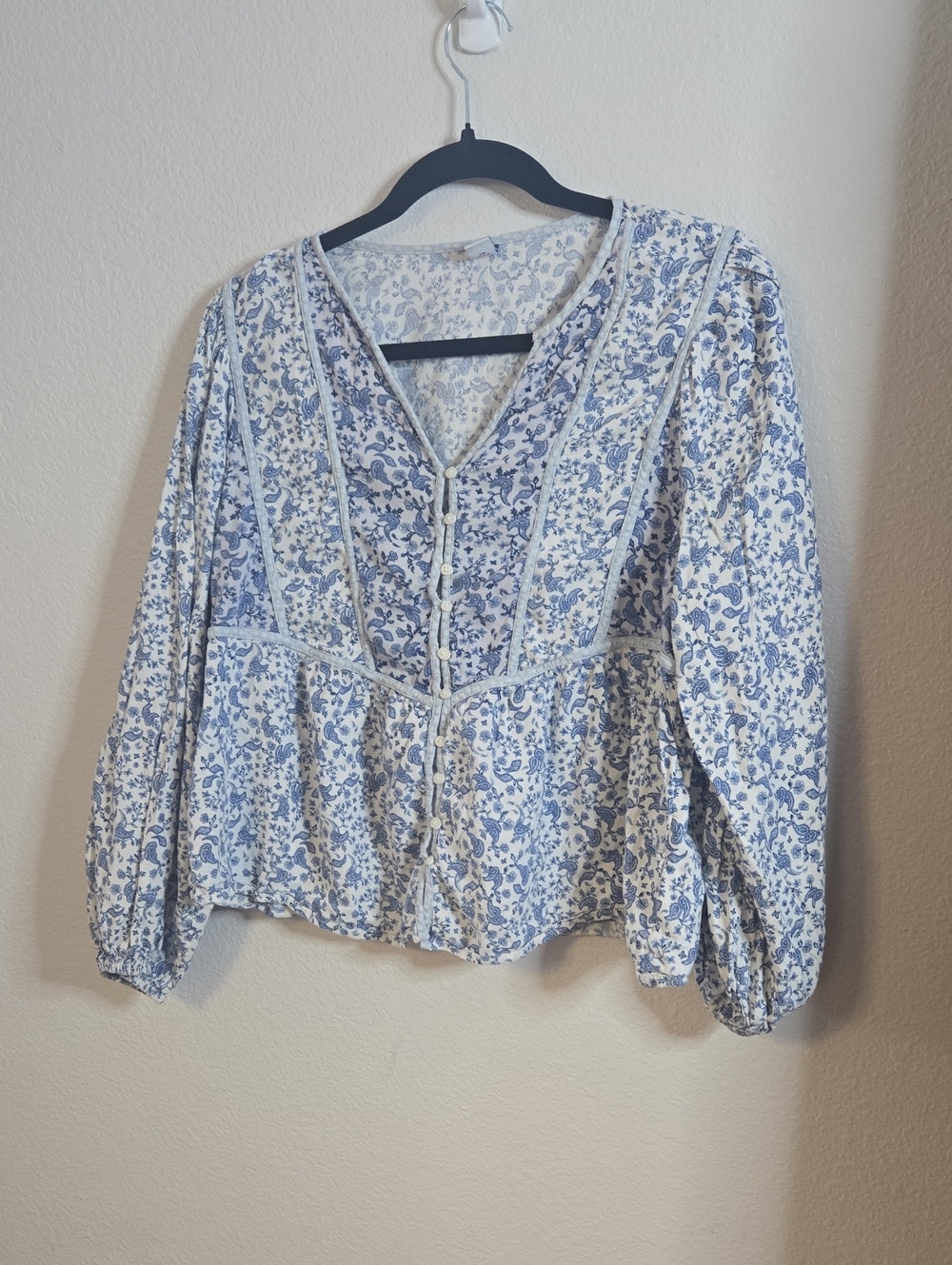Old Navy Blue and White Floral Button-Front Peasant Blouse
